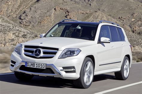 The interior for the new glk takes on a bunch more life, fewer buttons and a wider set of comfort and technology options. 2013 Mercedes-Benz GLK: First Drive Photo Gallery - Autoblog