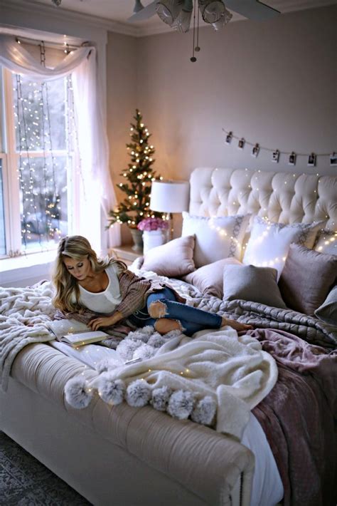 I absolutely love the ceiling. 7 Holiday Decor Ideas for Your Bedroom - Welcome to Olivia ...