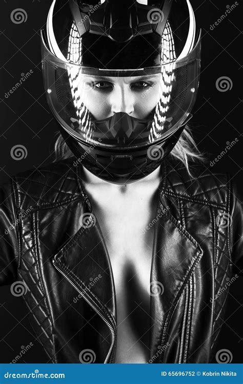 How To Wear A Motorcycle Helmet With Makeup Reviewmotors Co