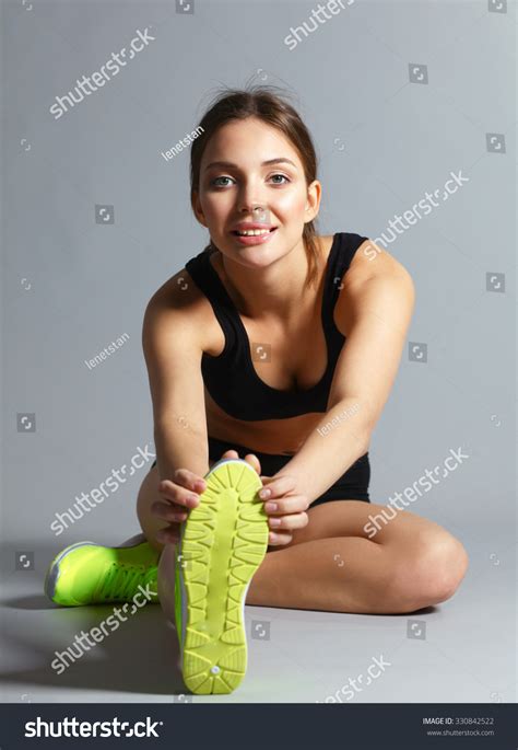 Woman Sitting Crossed Legs On Floor库存照片330842522 Shutterstock