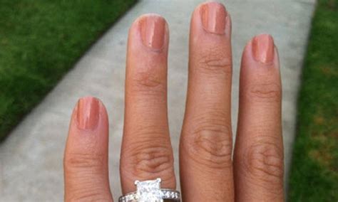 Different Length Ring And Index Fingers Could Make You More Unfaithful Daily Mail Online