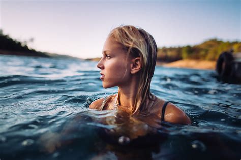 Wallpaper Sunlight Women Outdoors Model Blonde Sea Looking Away Water Wet Hair