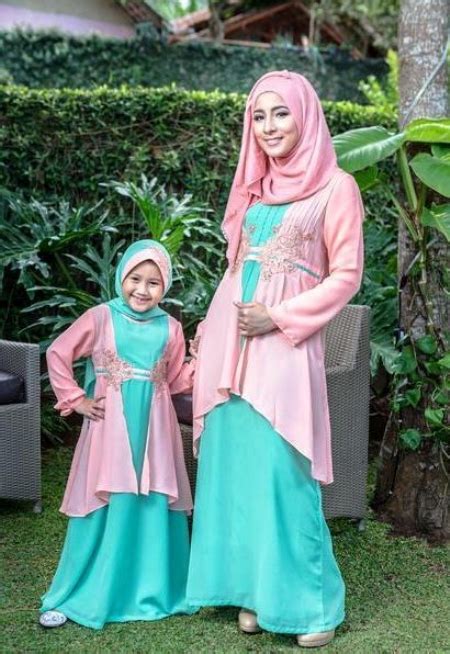 Model baju atasan anak perempuan umur 12 tahun. 10 Baju Muslim Couple Bahan Satin Terbaru UPDATE!