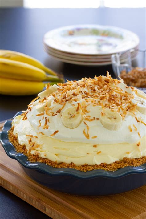 Fluffy Banana Cream Pie Recipe Video A Spicy Perspective