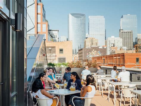 29 Best Rooftop Bars In Chicago To Check Out