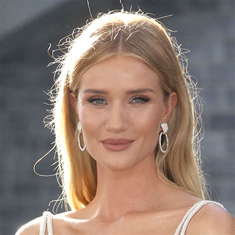 rosie huntington whiteley basically just flashed the camera in a high slit dress did she forget