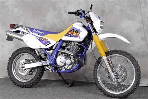 I would be grateful of any contributions — sales brochures, magazine ads 1990 suzuki year code: Suzuki DR 650 | Katalog motocyklů a motokatalog na ...