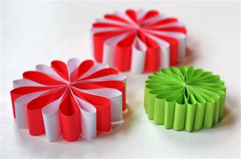 50 Diy Paper Christmas Ornaments To Create With The Kids Tonight