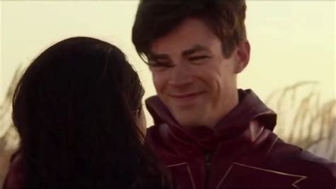 The Flash Barry Remembers Who He Is And Saves Iris From Samurai Youtube