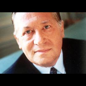 He is a writer and producer, known for à armes égales (1970), cartes sur table. Alain Duhamel va quitter RTL d'ici deux ans - Puremedias