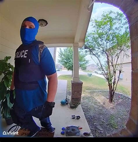 Police Impersonator Man Cons Way Into Sa Home Steal Thousands