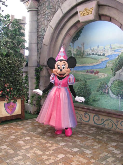 Princess Minnie By Disneylizzi On Deviantart