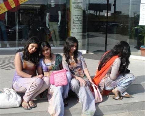 World S Beautiful Girlz Desi Girls Playing Holi Pictures