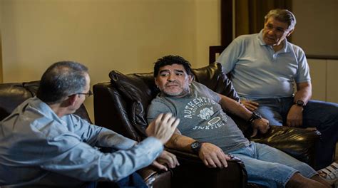 Editorial de víctor hugo morales en «el diario»; Maradona y los Héroes Cubanos le pegan De Zurda desde La ...