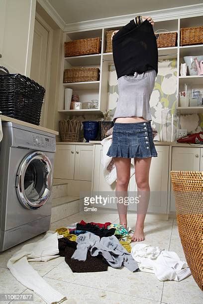 Teen Washing Face Photos Et Images De Collection Getty Images