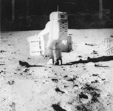 List 92 Pictures What Time Did Apollo 11 Land On The Moon Est Full Hd