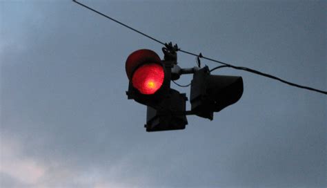 Safe Driving Tips 101 Understanding The Right Of Way At Red Lights