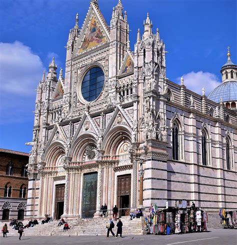 This photo demonstrates the renaissance architecture. This is in Sienna