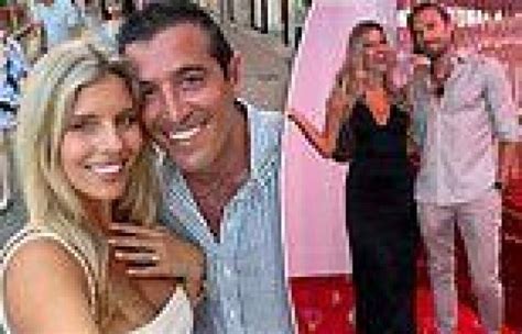 Thursday 4 August 2022 0201 Am Bikini Model Natasha Oakley Has An Awkward Run In With Ex