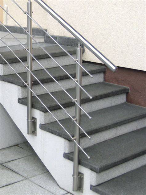 For our cable railing systems, type 316 stainless steel cable & hardware are used. Stainless Steel Handrail