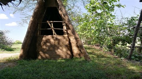 Primitive Daily Life Updating Underground Wood House Use Mud And