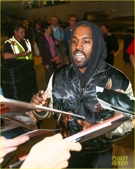 Kanye West Breaks Up Paparazzi Fight At Lax Airport Video Photo 3584083 Kanye West Pictures