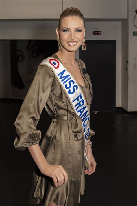 Amandine Petit Canon En Bikini Miss France Promet De Se Surpasser Pour Miss Univers