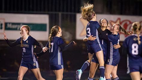 Marist girls soccer advances to OSAA 4A state championship