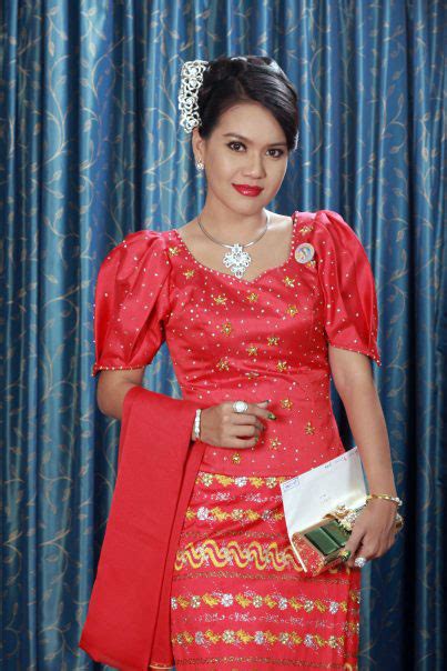 Myanmar Actress Su Kabyar With Beautiful Myanmar Fashion Dress