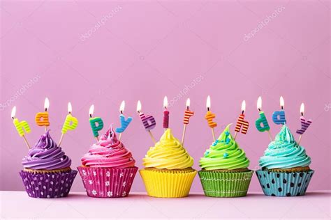 Feliz Cumpleaños Cupcakes Fotografía De Stock © Ruthblack 79501026