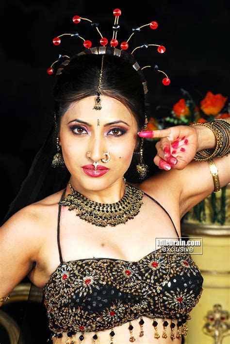 Indian Garam Masala Amazing Indian Dance Poses Actress Pooja Bharati Hot Stills Photos