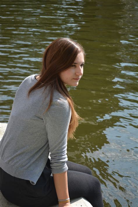 Banco De Imagens Agua Natureza Pessoa Menina Mulher Perna Modelo Primavera Sentado