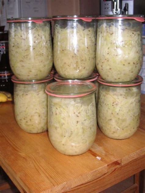 In diesem video zeige ich euch nicht nur, wie man einen leckeren käsekuchen backt, sondern auch, wie. Weißkohl einkochen (einmachen) - Rezept - kochbar.de