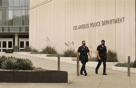 Budget Cuts Will Take Lapd Ranks Below 10000 Officers Los Angeles Times