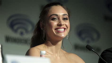 Lindsey Morgan The 100 In France To Meet Her Fans Roster Con