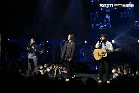 宅男腐女的爱好导航。 地址发布页： lanse.icu 最新地址： ldh. 扯!金曲樂團唱一半「一群人衝上台」大膽要求拍照全場失控 | FuHouse.SETN富房網