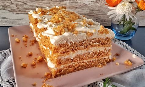 This is perfect if you're looking to build a completely keto easter menu, or just want to find something good to bring to your family gathering. Keto Carrot Cake with Marcarpone Cheese Frosting - Best Easter Dessert