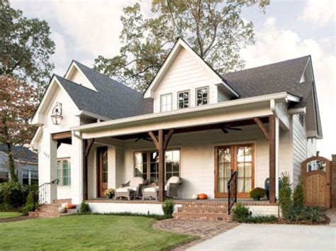 30 Farmhouse Exterior Ideas For Your Modern Farmhouse