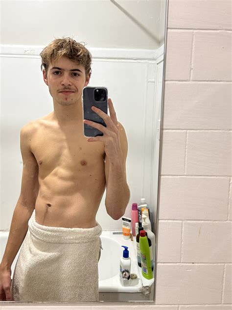 Hung Kiwi Twink On Twitter Who Wants To Shower With Me Hung