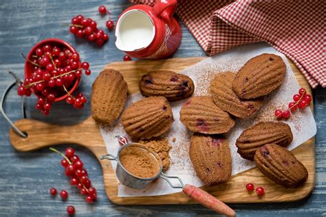 The holidays are a time for tradition and for many home cooks, that includes certain classic desserts. 5 Classic French Christmas Cookie Recipes