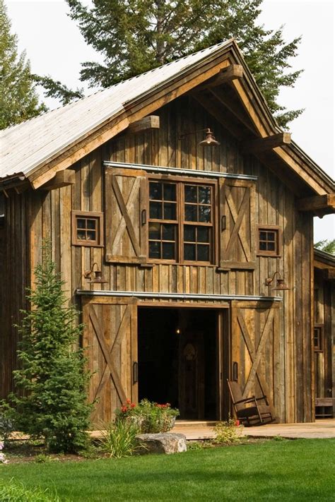Warm And Cozy Classic Winter Home Decoration Ideas 33 Barn Renovation