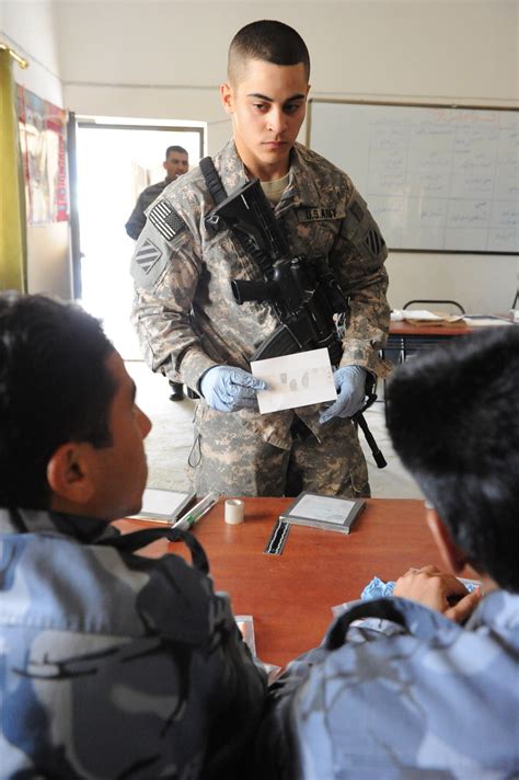 Vanguard Soldiers Teach Csi To Iraqi Police Article The United