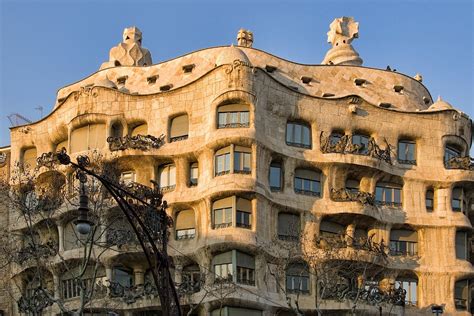 La Casa Milà La Pedrera Dantoni Gaudí Barcelona Catalonia Paseo