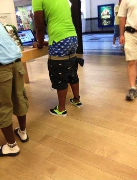 21 Pics Of Guys With Ridiculously Stupid Saggy Pants Bad Fashion