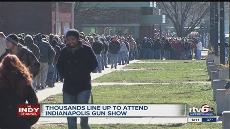 Hundreds Line Up Hours Before Gun Show Youtube