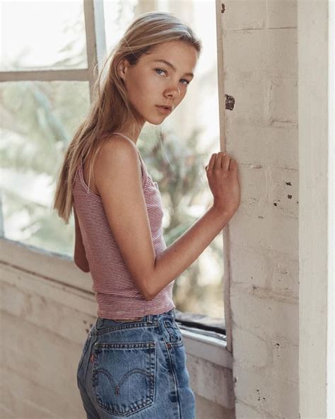 Phoebe Combes Sexy Women Women Wear Tight Jeans Girls Model Photos
