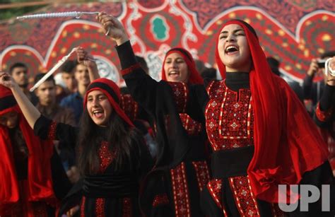 Photo Palestinians Celebrating Palestinian Culture Gaz2019042503