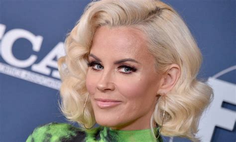 Jenny Mccarthy Debuts Very Bold New Look Ahead Of The Masked Singer Us Season Seven Premiere