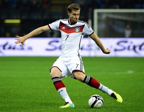 He specializes in logo design. Marcell Jansen Deutschland Trikot