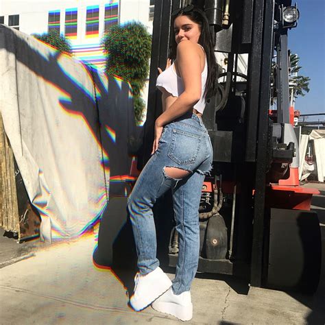 Ariel Winter Wears Crop Top And Ripped Jeans On Instagram Teen Vogue